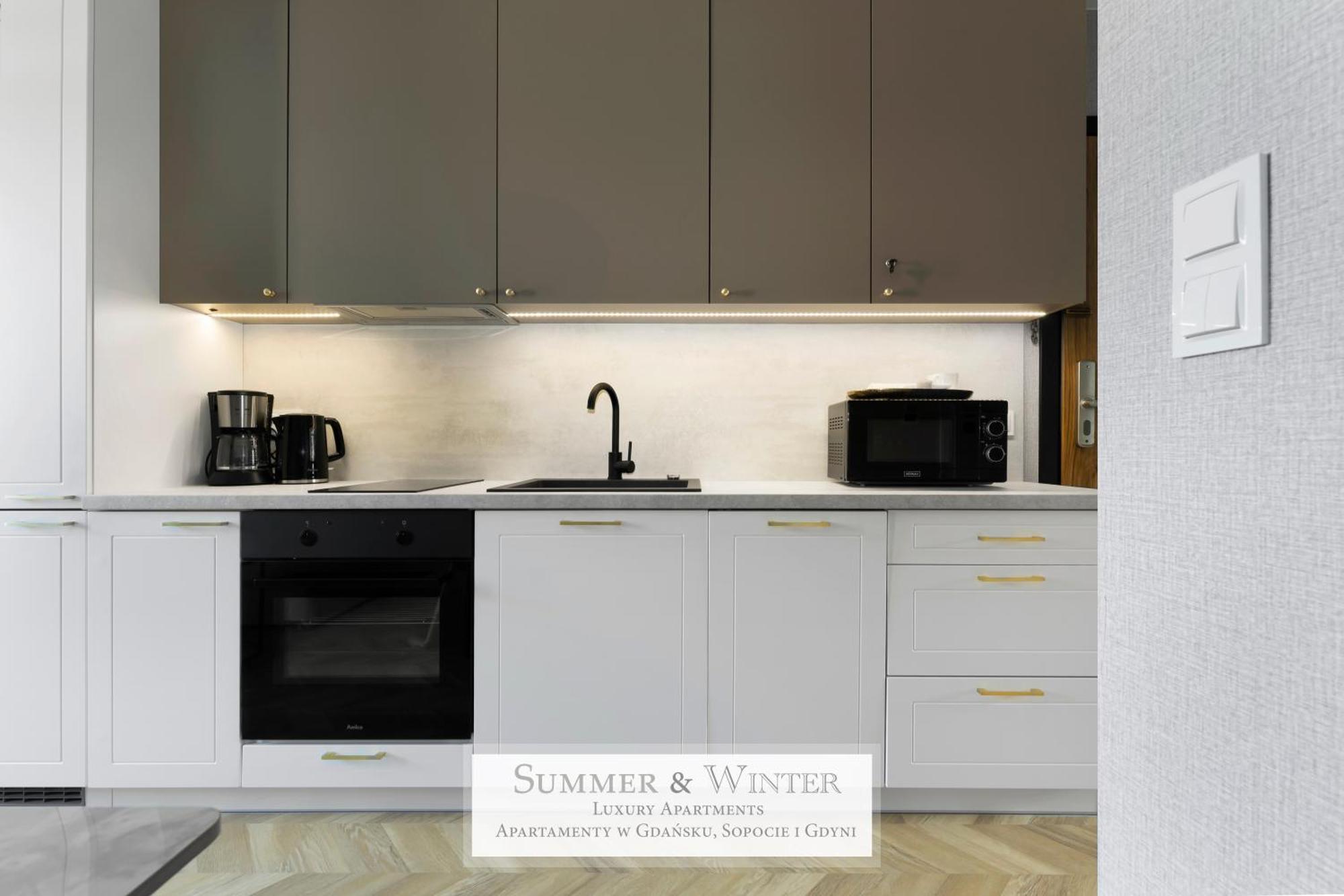 4 Stars, New Luxury Butterfly & Bike Apartments, Gdynia Orlowo, 15 Wyposazonych Mieszkan, Z Sypialnia, Winda I Platnym Parkingiem, Wysoki Standard Summerwinter, Blisko Molo Orlowo, Drog Rowerowych, Stadniny I Golf Park Exterior photo
